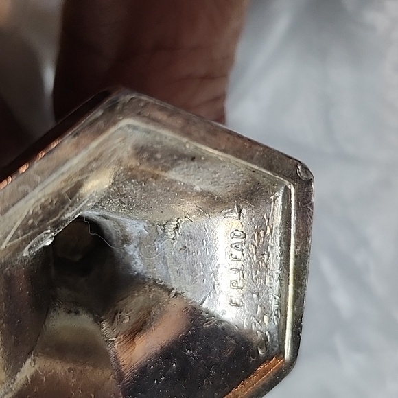 Vintage silver salt and pepper shakers - Picture 4 of 4